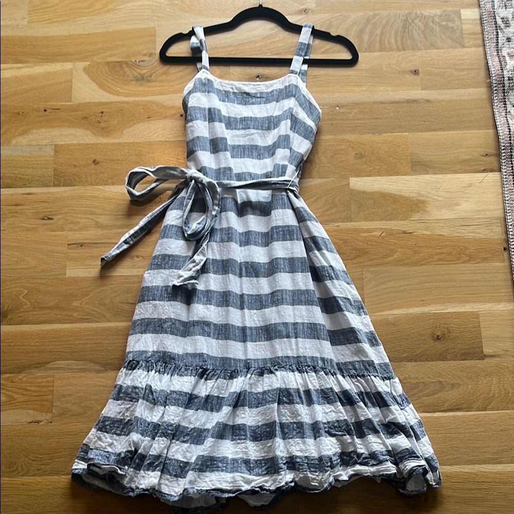 Striped Gray Sleeveless Dress with tie waist